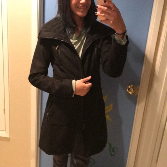 Cute black zip up coat from Windsor - Picture 3 of 4